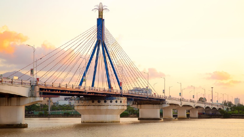 Hình 1: Cầu Sông Hàn _ biểu tượng của người dân Đà Nẵng