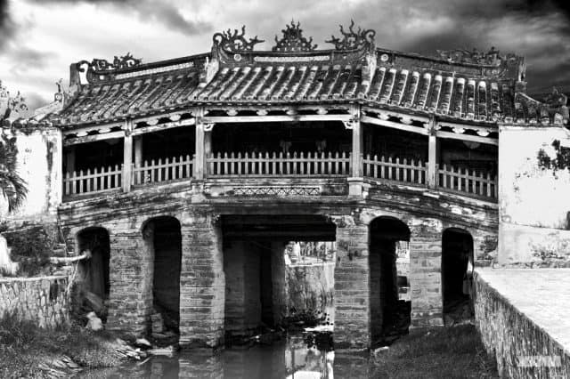 Hình 2: Kiến trúc chùa Cầu qua nét ảnh xưa