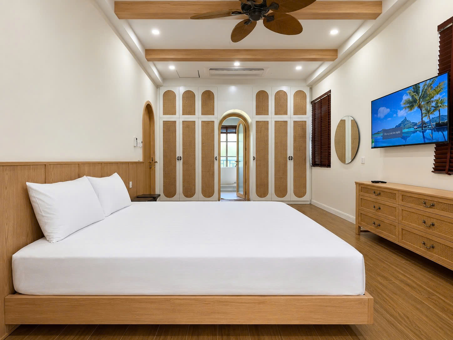 Thiết kế nội thất phòng ngủ master đối xứng tinh tế với tủ quần áo cánh mây và giường gỗ do SMJA Home thực hiện