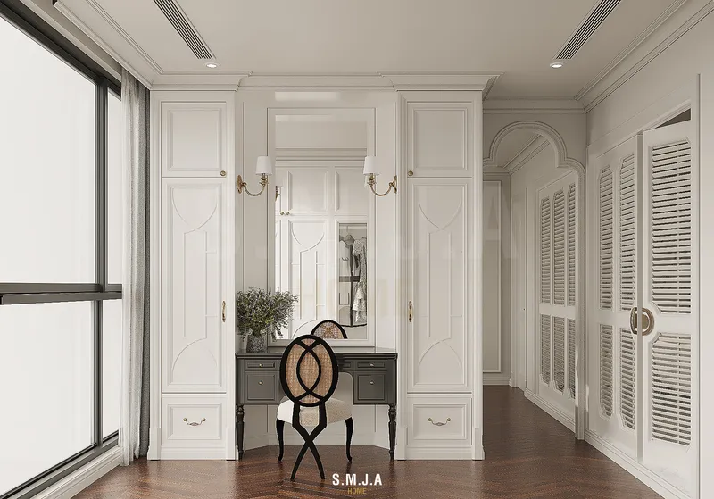 Bàn trang điểm phong cách tân cổ điển đặt giữa hệ tủ quần áo âm tường sang trọng trong phòng ngủ master